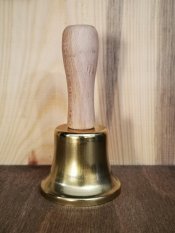 Zvonček s drevenou rúčkou